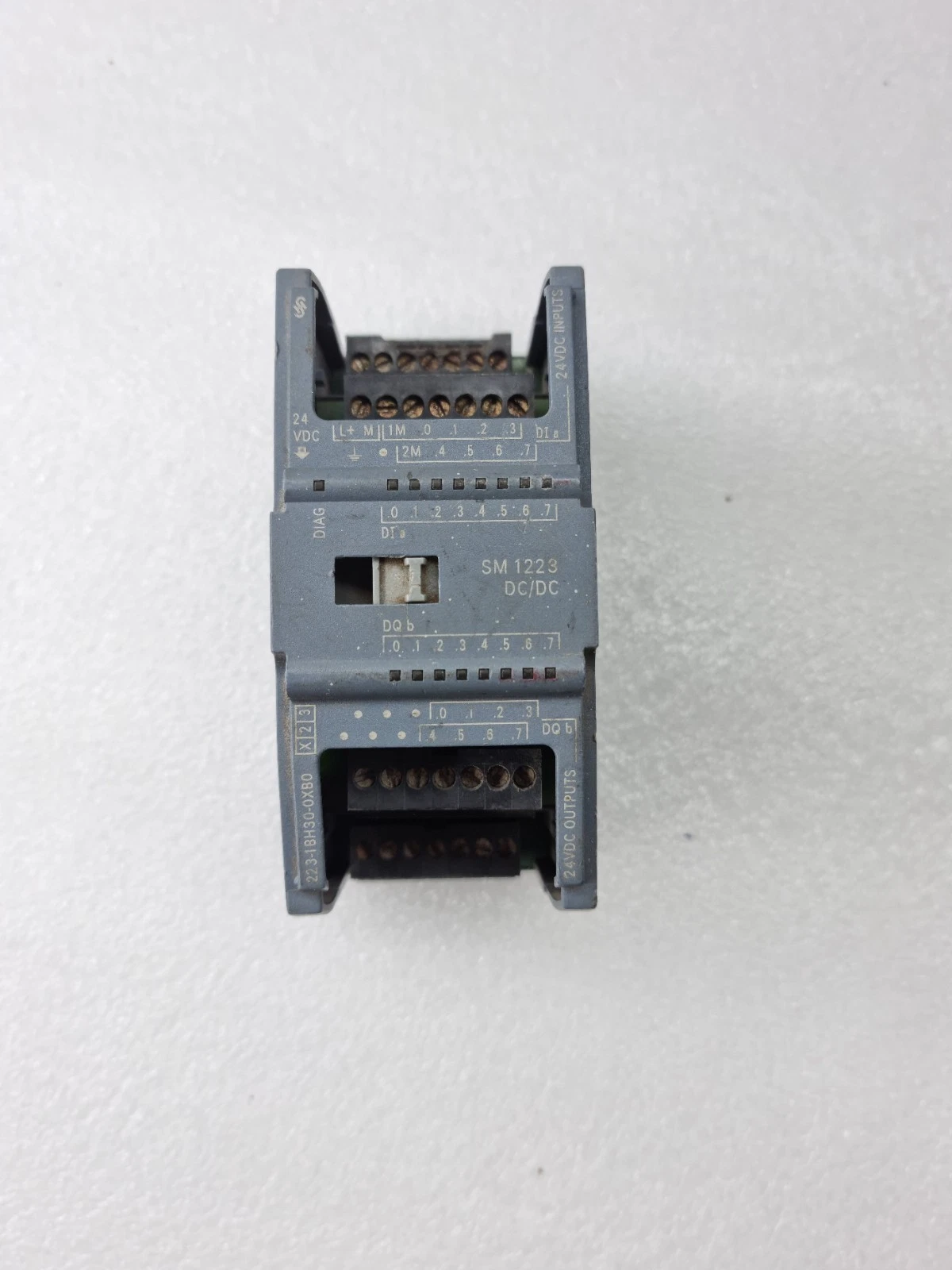 Siemens 6ES7 223-1BH30-0XB0 SM 1223 DC/DC SIMATICS7-1200 MODULE 6ES72231BH300XB0